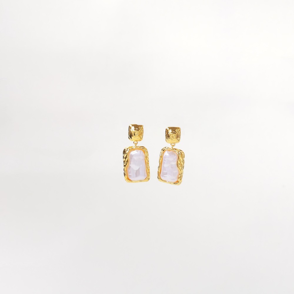 Holiday Drop – Pearl Pendant Earrings Gold Edition